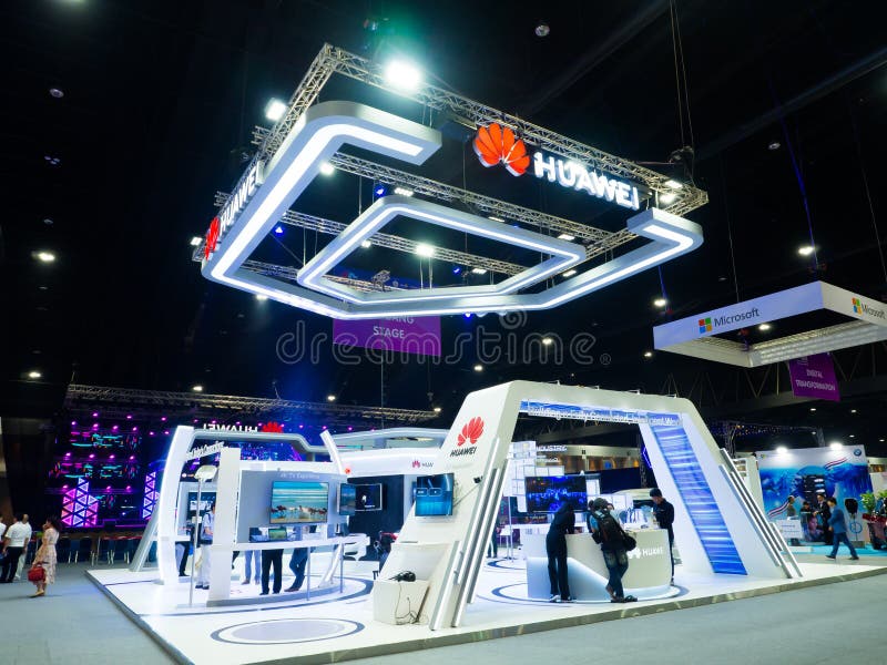 Tecnologie Co di Huawei , Srl e Kerry Industrial Co è una rete multinazionale cinese, materiale per le telecomunicazioni alla cab fotografia stock libera da diritti Tecnologie Co di Huawei , Srl e Kerry Industrial Co è una rete multinazionale cinese, materiale per le telecomunicazioni alla cab fotografia stock libera da diritti