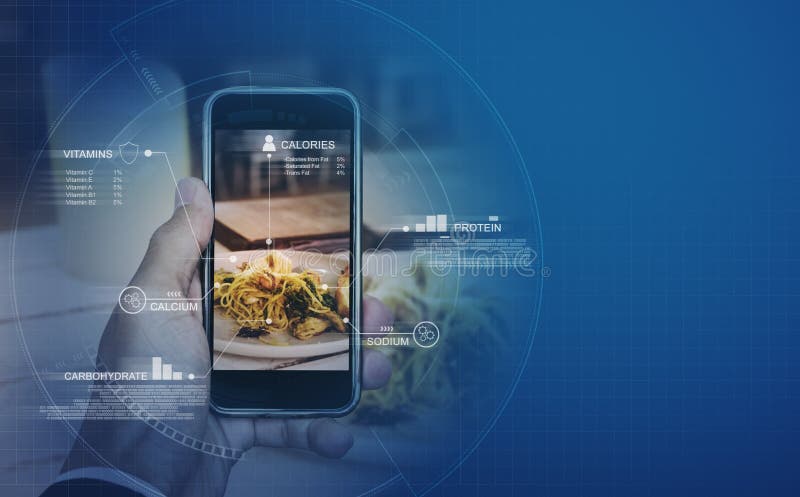 Tecnología de análisis de nutrición alimentaria y estilos de vida saludables un hombre que usa teléfonos móviles inteligentes par