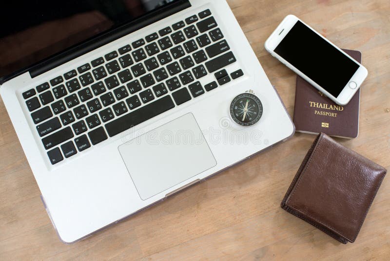 Tecnología del trabajo del ordenador portátil de las vacaciones del día de fiesta del viaje que viaja imágenes de archivo libres de regalías Tecnología del trabajo del ordenador portátil de las vacaciones del día de fiesta del viaje que viaja imágenes de archivo libres de regalías
