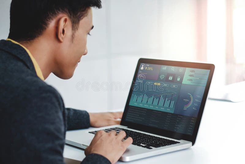 Tecnología en concepto del márketing de las finanzas y de negocio Los gráficos y las cartas muestran en la pantalla de ordenador imagen de archivo libre de regalías Tecnología en concepto del márketing de las finanzas y de negocio Los gráficos y las cartas muestran en la pantalla de ordenador imagen de archivo libre de regalías