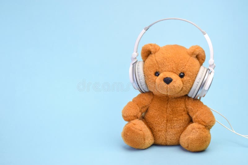 Teddy Bear with headphones copy space