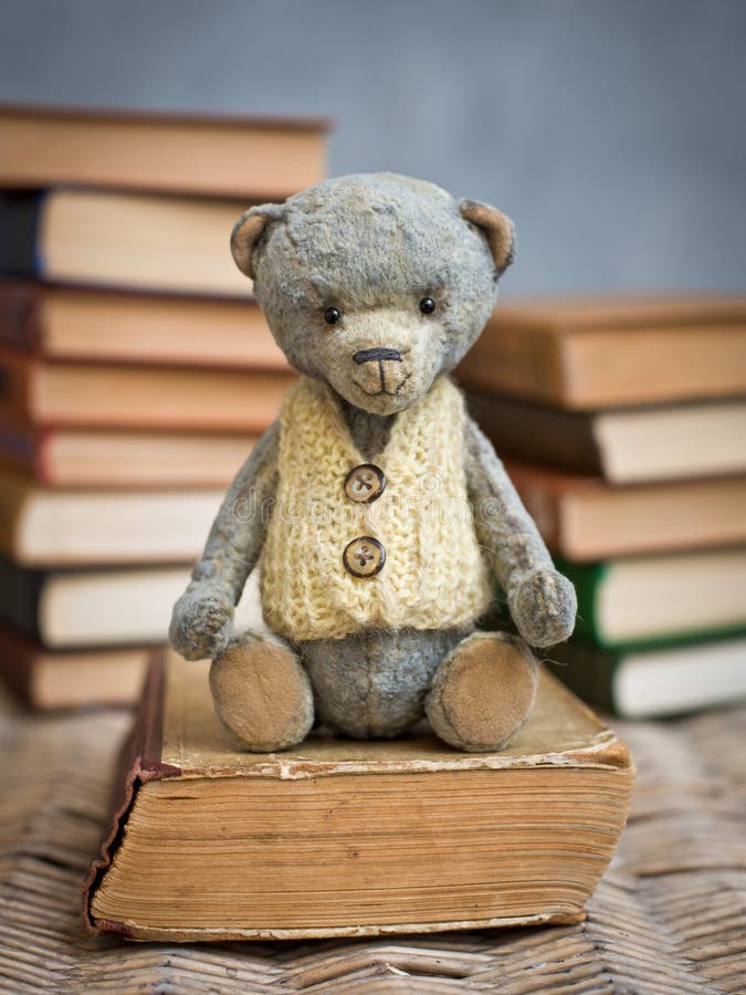 Teddy bear reading story book immagini e fotografie stock ad alta  risoluzione - Alamy