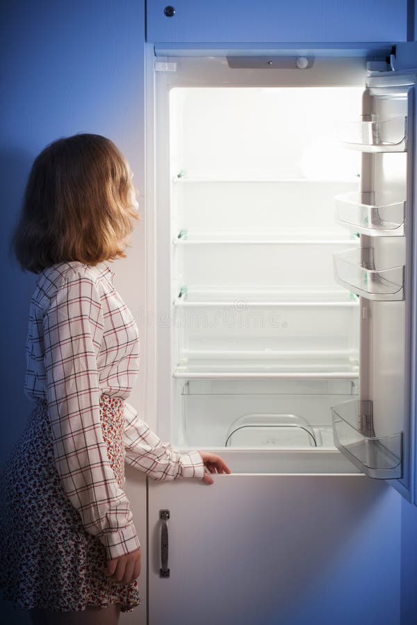 teen-girl-empty-fridge-teen-girl-empty-fridge-night-158539979.jpg