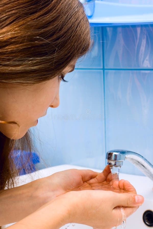 Teen girl wash hands