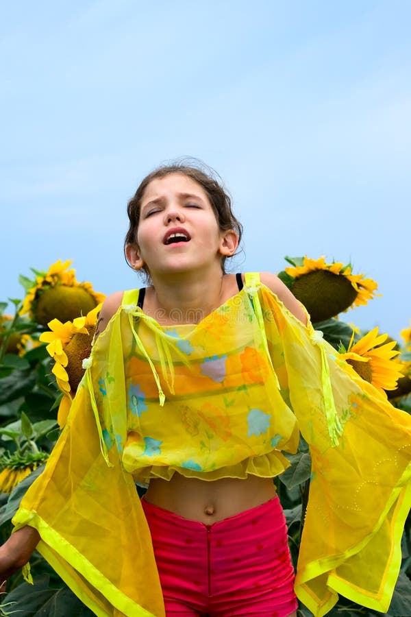 Teen skönhetflickasolros arkivfoto