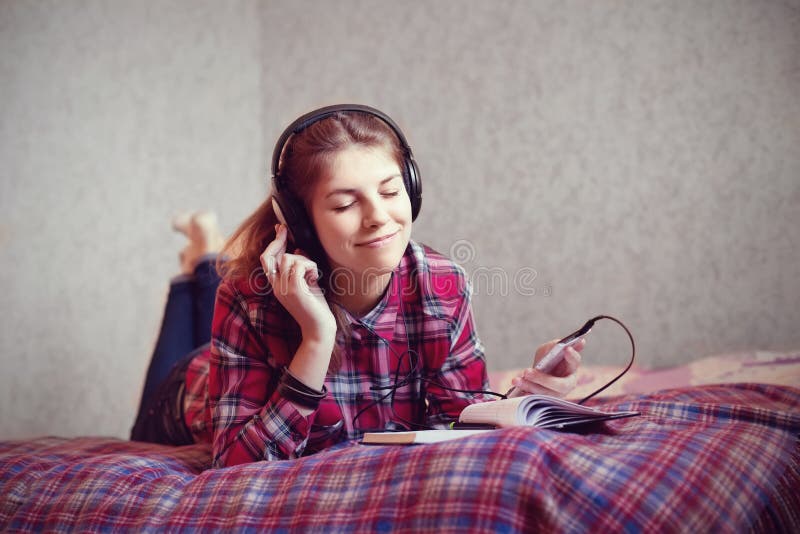 Teenager hearing music