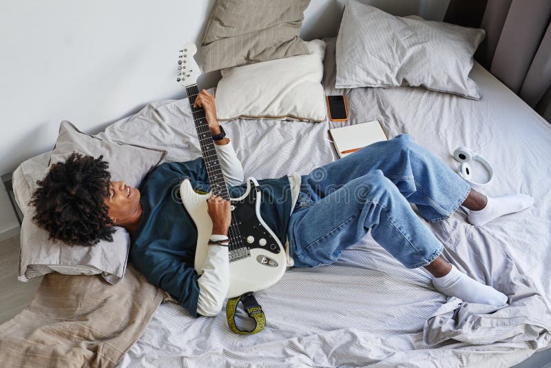 Teen boy distracting from online lesson and playing video games, scrolling  phone. Learning difficulties, online education, entertainment at home Stock  Photo - Alamy