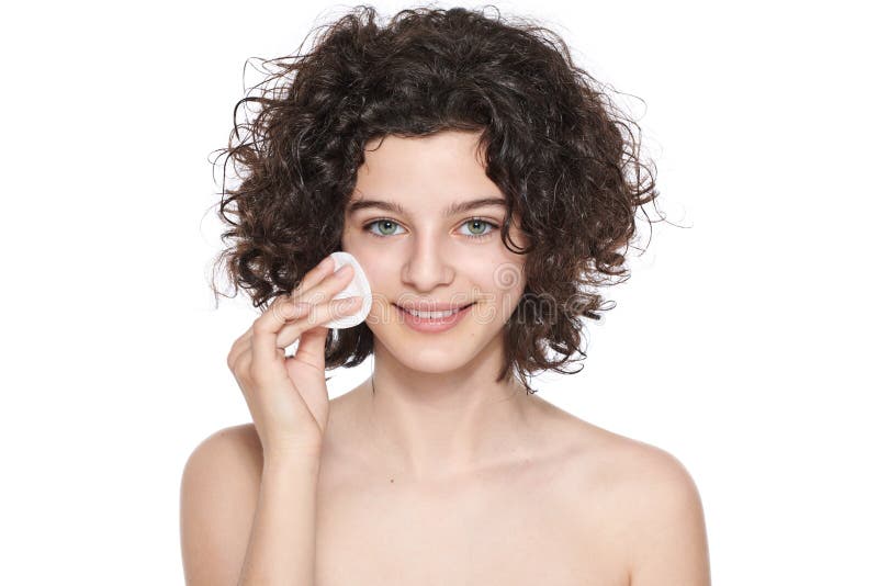 Teenager Skincare. Beautiful Teenage Girl with Gorgeous Curly Hair Using  Cotton Pad To Remove Make Up, Looking at Camera Smiling Stock Photo - Image  of face, curly: 220163640