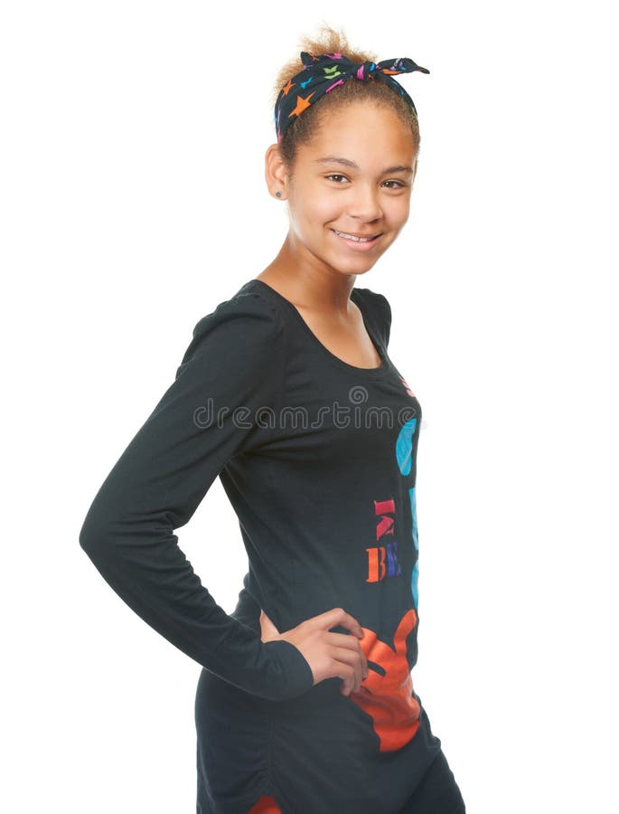 Teenagermode und trendige Outfit mit Portrait fröhlich und isoliert auf weißem Studio Hintergrund. vertrauensvoll und stockfotografie
