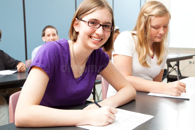 Teens στο σχολείο στοκ φωτογραφία με δικαίωμα ελεύθερης χρήσης Teens στο σχολείο στοκ φωτογραφία με δικαίωμα ελεύθερης χρήσης