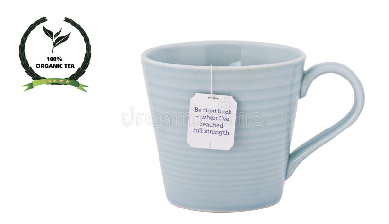 Teeschale, getaggeder Teebeutel mit einem eco freundlichen Aufkleber lokalisiert auf w stockfotos Teeschale, getaggeder Teebeutel mit einem eco freundlichen Aufkleber lokalisiert auf w stockfotos