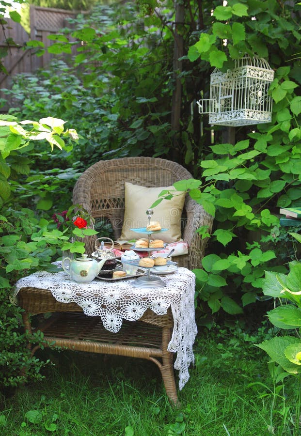 Teezeit mit Scones, Störung und doppelter Sahne stockbilder Teezeit mit Scones, Störung und doppelter Sahne stockbilder