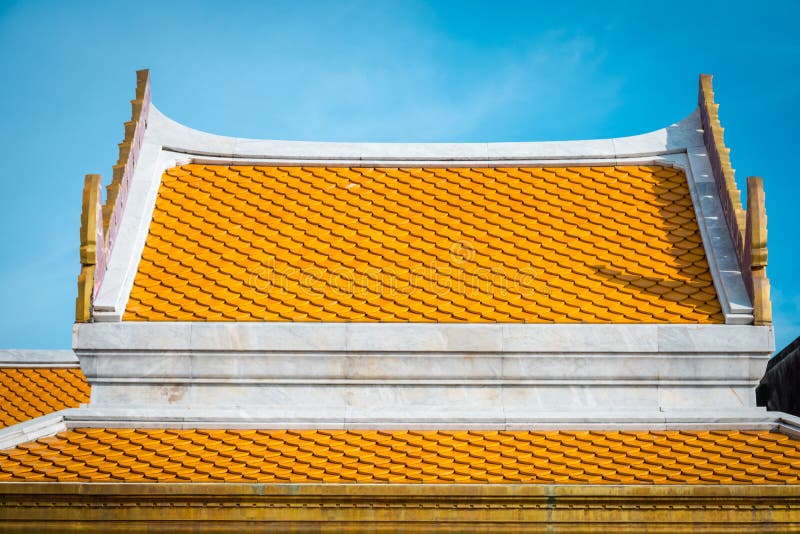 Tegelplattor f?r Thailand tempeltak Texturera detaljen av tak?verkanten av templet royaltyfria bilder Tegelplattor f?r Thailand tempeltak Texturera detaljen av tak?verkanten av templet royaltyfria bilder