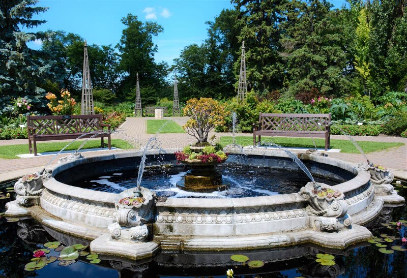 Teich Mit Brunnenöffentlich Park Stockfoto Bild von ebene, schön
