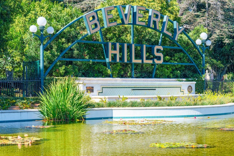 Beverly Hills Sign Bei Beverly Gardens Park Redaktionelles Foto