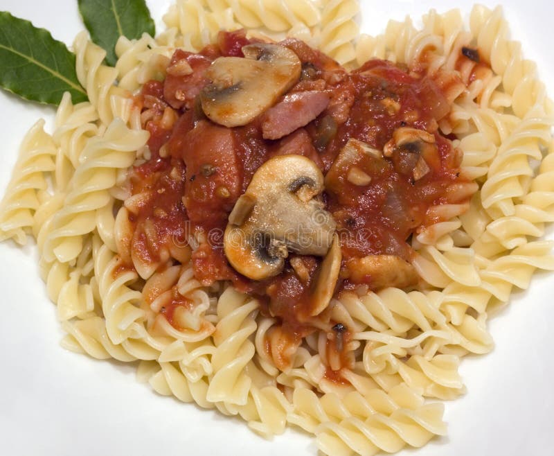 Teigwaren mit Pilzen stockfoto. Bild von teigwaren, speisekarte - 7012640 Teigwaren mit Pilzen stockfoto. Bild von teigwaren, speisekarte - 7012640