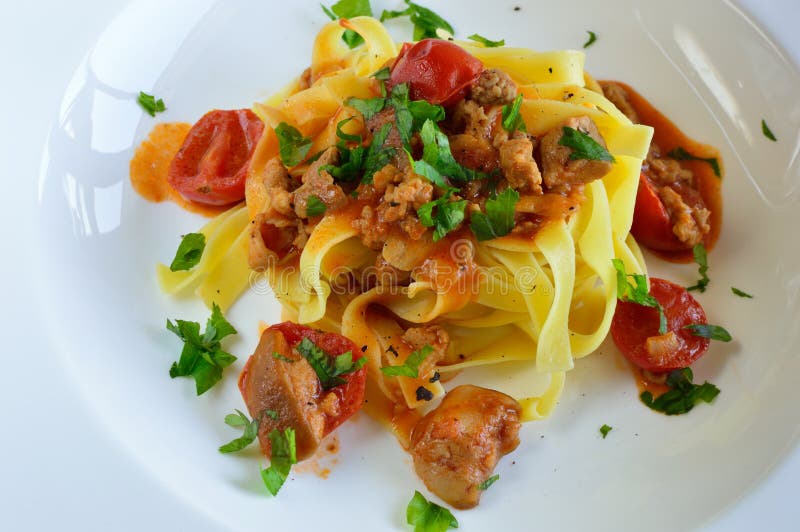 Teigwaren mit Pilzen und Tomaten stockbilder Teigwaren mit Pilzen und Tomaten stockbilder