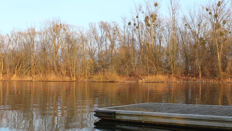 Teilanlegestelle im See oder im Fluss