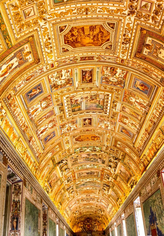 Tejado de lujo de la arquitectura dentro del Vaticano basílico imagen de archivo libre de regalías Tejado de lujo de la arquitectura dentro del Vaticano basílico imagen de archivo libre de regalías
