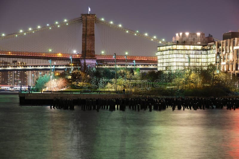Teken, Bakstenen, dichtbij de Brug van Brooklyn stock fotografie Teken, Bakstenen, dichtbij de Brug van Brooklyn stock fotografie