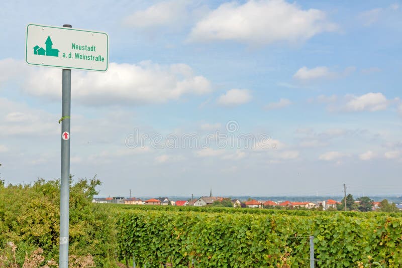 Teken Neustadt een der Weinstrasse stock foto Teken Neustadt een der Weinstrasse stock foto