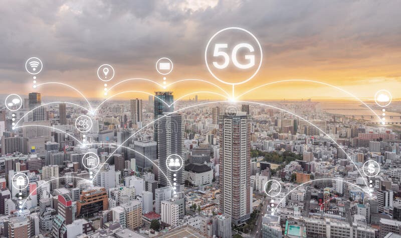 Teknologi för internetnätverksanslutning i staden, knyta kontakt för internet 5g och socialt massmedia och applikationsymboler arkivbild Teknologi för internetnätverksanslutning i staden, knyta kontakt för internet 5g och socialt massmedia och applikationsymboler arkivbild