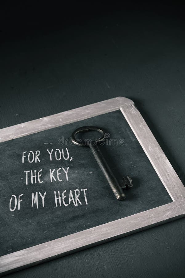 Tekst dla ciebie klucz mój serce w chalkboard zdjęcie stock Tekst dla ciebie klucz mój serce w chalkboard zdjęcie stock