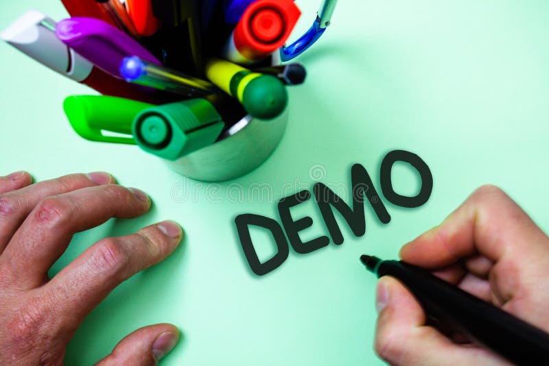 Tekst szyldowa pokazuje demonstracja Konceptualnej fotografii Próbnej wersi beta próbki Bezpłatna Próbna zapowiedź coś Prototypow obrazy royalty free Tekst szyldowa pokazuje demonstracja Konceptualnej fotografii Próbnej wersi beta próbki Bezpłatna Próbna zapowiedź coś Prototypow obrazy royalty free