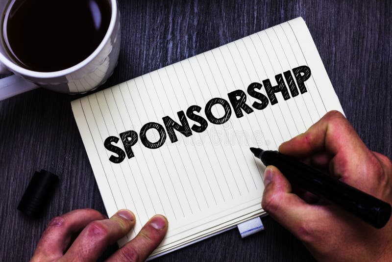 Tekstteken die Sponsoring tonen Conceptueel fotopersoon of bedrijf die financiële materiële steunhulp Zwart koffiewit geven stock foto's Tekstteken die Sponsoring tonen Conceptueel fotopersoon of bedrijf die financiële materiële steunhulp Zwart koffiewit geven stock foto's