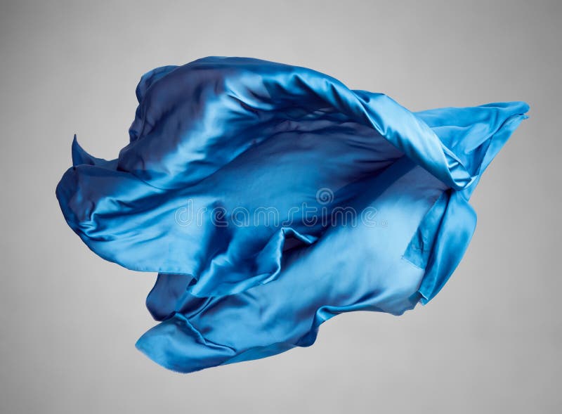 Tela azul abstracta en movimiento. Extracto abstracto de tela azul volando de alta velocidad en estudio