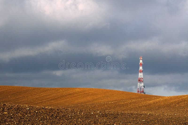 Telecommunicatie Radioantenne en Satelliettoren stock afbeelding Telecommunicatie Radioantenne en Satelliettoren stock afbeelding