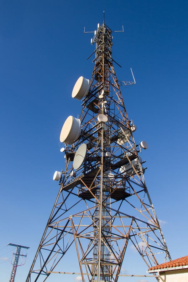 Telecommunications tower