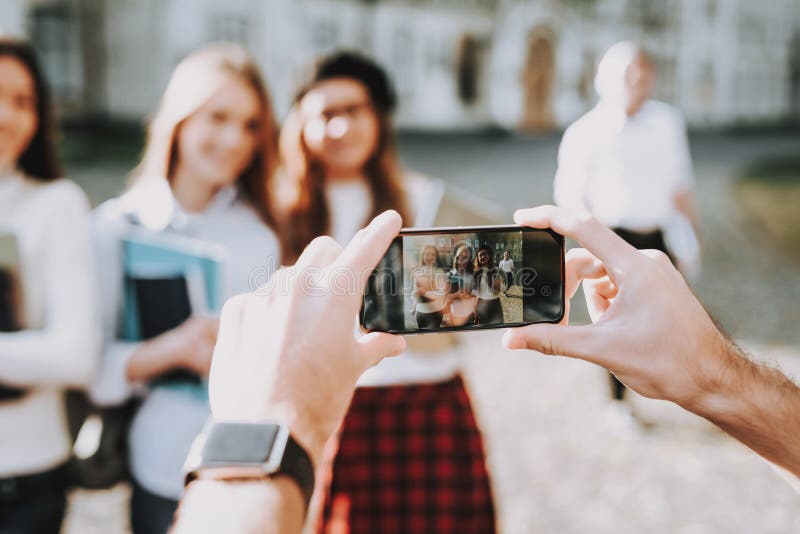 Telefon Bästa vänför evigt intelligens flickor arkivbilder Telefon Bästa vänför evigt intelligens flickor arkivbilder