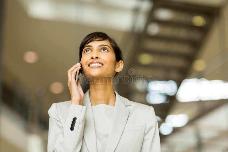 Telefonema do trabalhador de escritório foto de stock royalty free Telefonema do trabalhador de escritório foto de stock royalty free