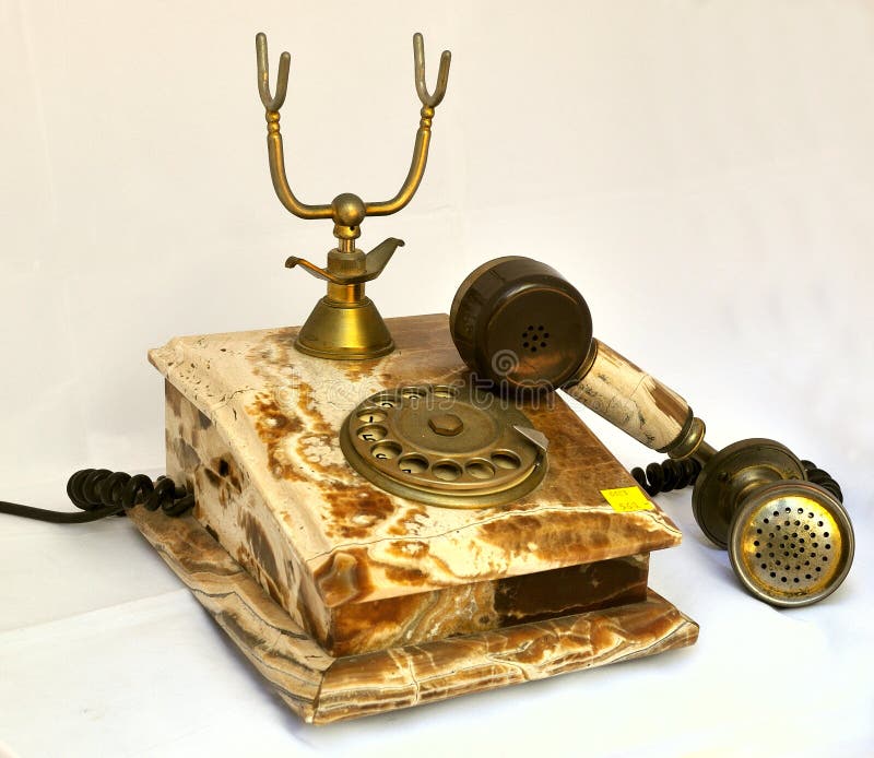 Telefoni antico immagine stock. Immagine di corpo, ottone 10762615