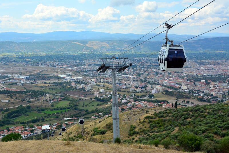 Teleférico, Teleferic Pergamon Bergama, opinião da cidade de Izmir, Turquia imagens de stock Teleférico, Teleferic Pergamon Bergama, opinião da cidade de Izmir, Turquia imagens de stock