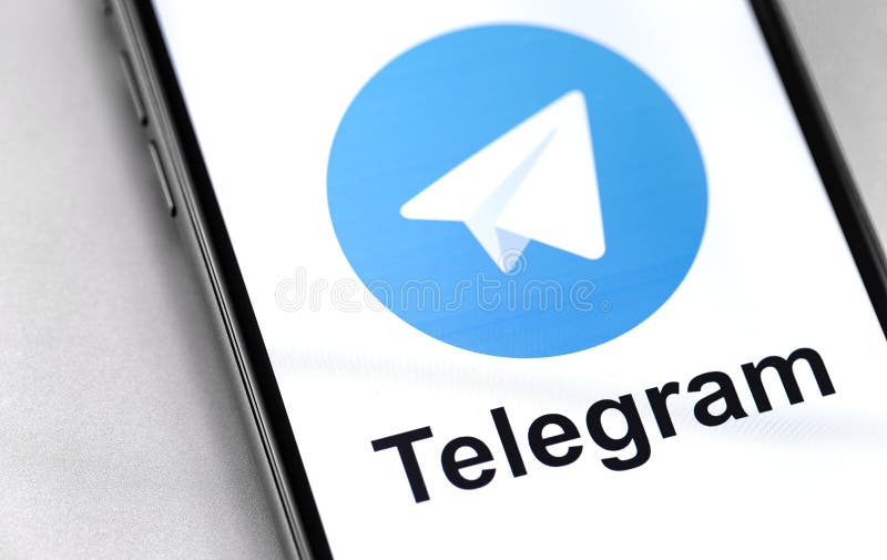 Мессенджер москва. Мокап телеграм. Телеграмм красивый логотип. Телеграм на экране смартфона. Смартфон с телеграмм мокап.