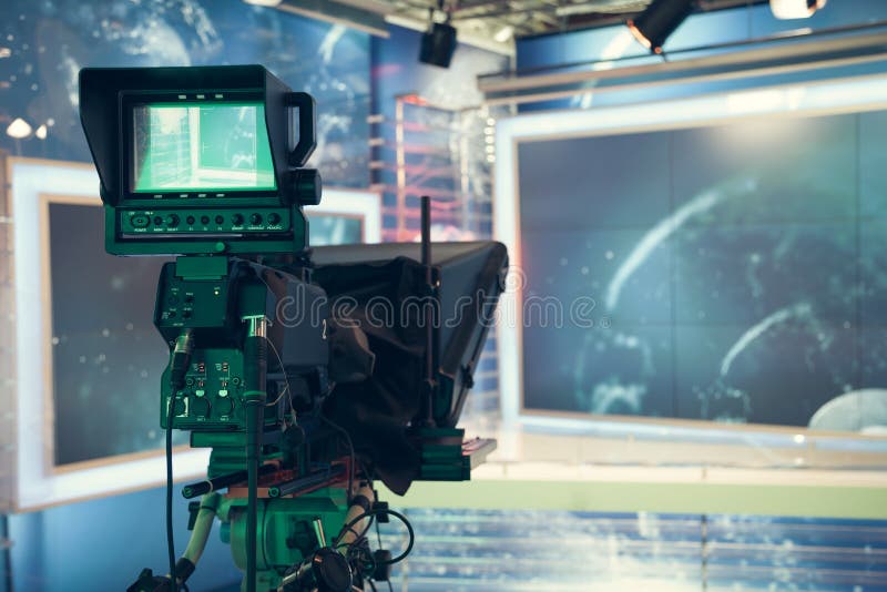 Telewizyjny studio z kamerą i światłami - nagrywać TV wiadomość fotografia royalty free Telewizyjny studio z kamerą i światłami - nagrywać TV wiadomość fotografia royalty free