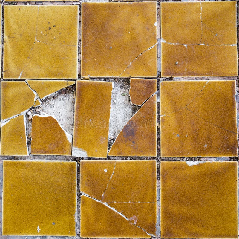 Telha amarela rachada foto de stock royalty free