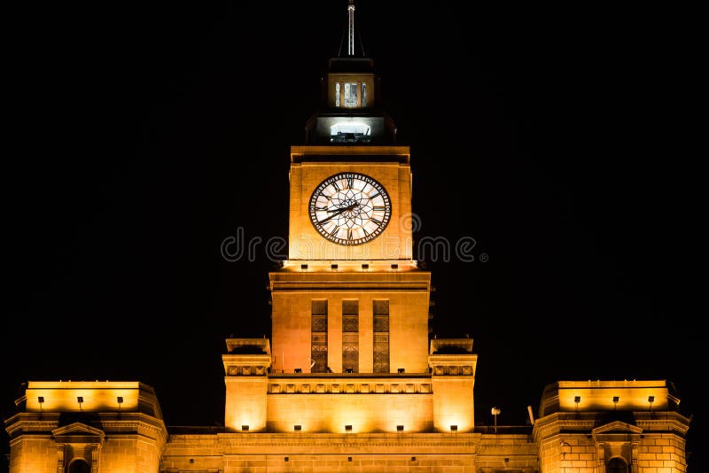 Telhado da casa feita sob encomenda a barreira na porcelana de shanghai da noite imagem de stock Telhado da casa feita sob encomenda a barreira na porcelana de shanghai da noite imagem de stock