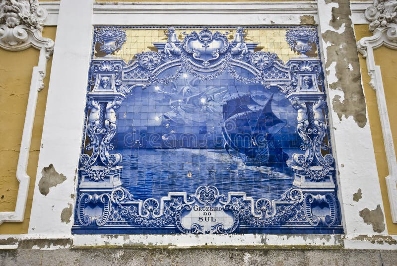 Azulejo Português Nas Escadas Da Catedral Foto de Stock - Imagem de  arquitetura, santo: 18767698