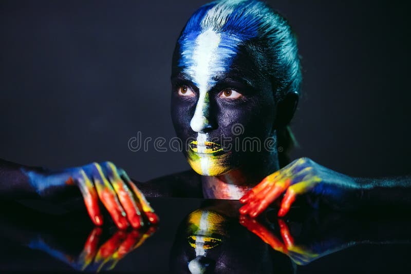 Tema creativo di body art di bellezza e di trucco fotografia stock libera da diritti Tema creativo di body art di bellezza e di trucco fotografia stock libera da diritti