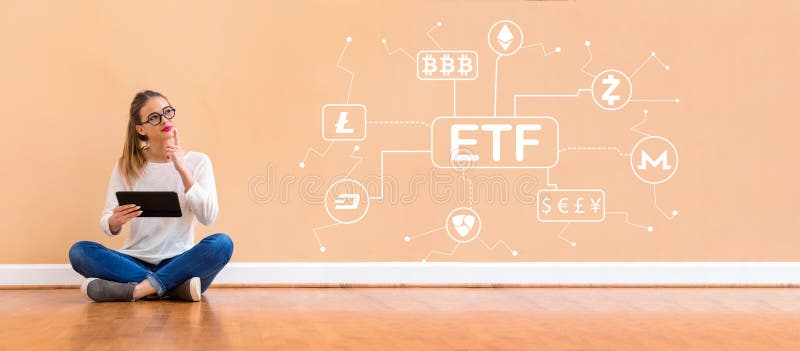 Tema de Cryptocurrency ETF com a mulher que usa uma tabuleta fotografia de stock Tema de Cryptocurrency ETF com a mulher que usa uma tabuleta fotografia de stock