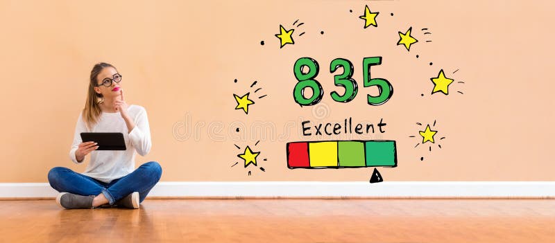Tema excelente da pontuação de crédito com a mulher que usa uma tabuleta imagem de stock Tema excelente da pontuação de crédito com a mulher que usa uma tabuleta imagem de stock