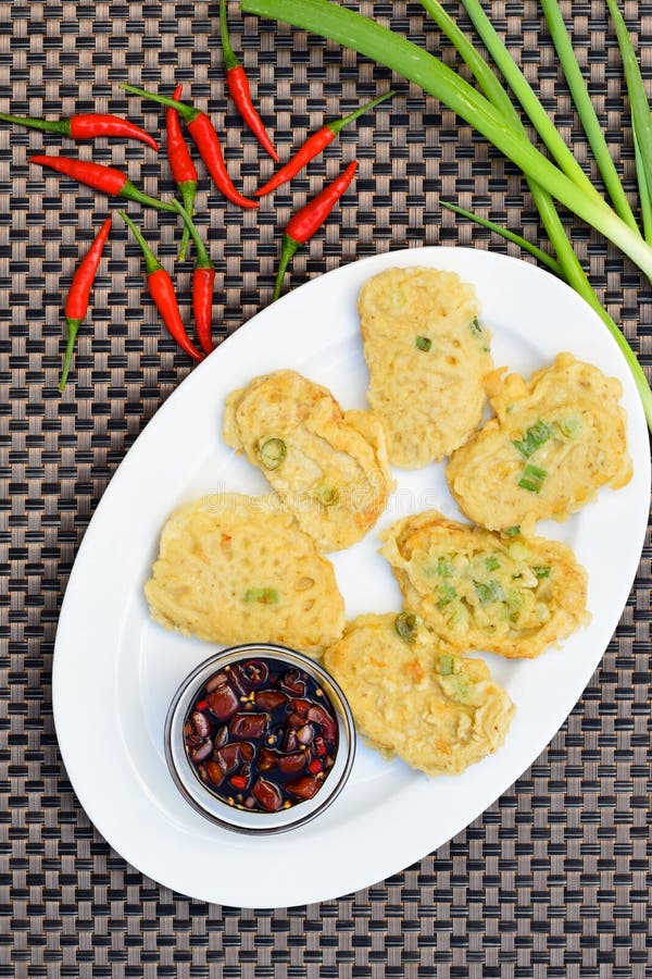 Tempeh Cortado Estropeado Con La Salsa De Soja Del Chile Foto de