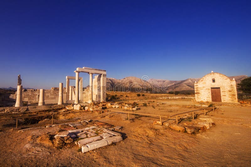 Tempel av demeteren och en tidiga Christian Basilica på den Naxos ön, Grekland arkivfoto Tempel av demeteren och en tidiga Christian Basilica på den Naxos ön, Grekland arkivfoto