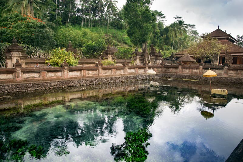 Tempel Goa Gajah för heligt vatten royaltyfri bild Tempel Goa Gajah för heligt vatten royaltyfri bild