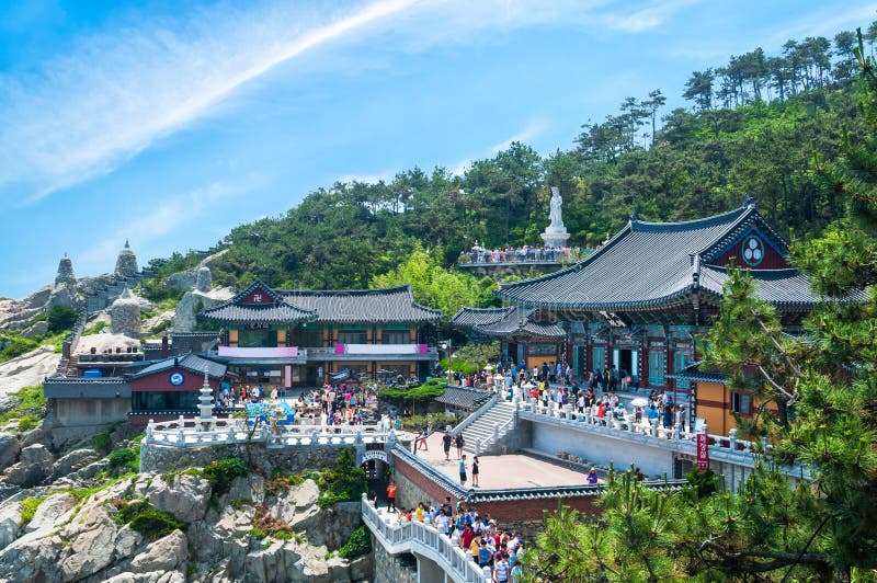 Tempel Haedong Yonggungsa stockbild Tempel Haedong Yonggungsa stockbild