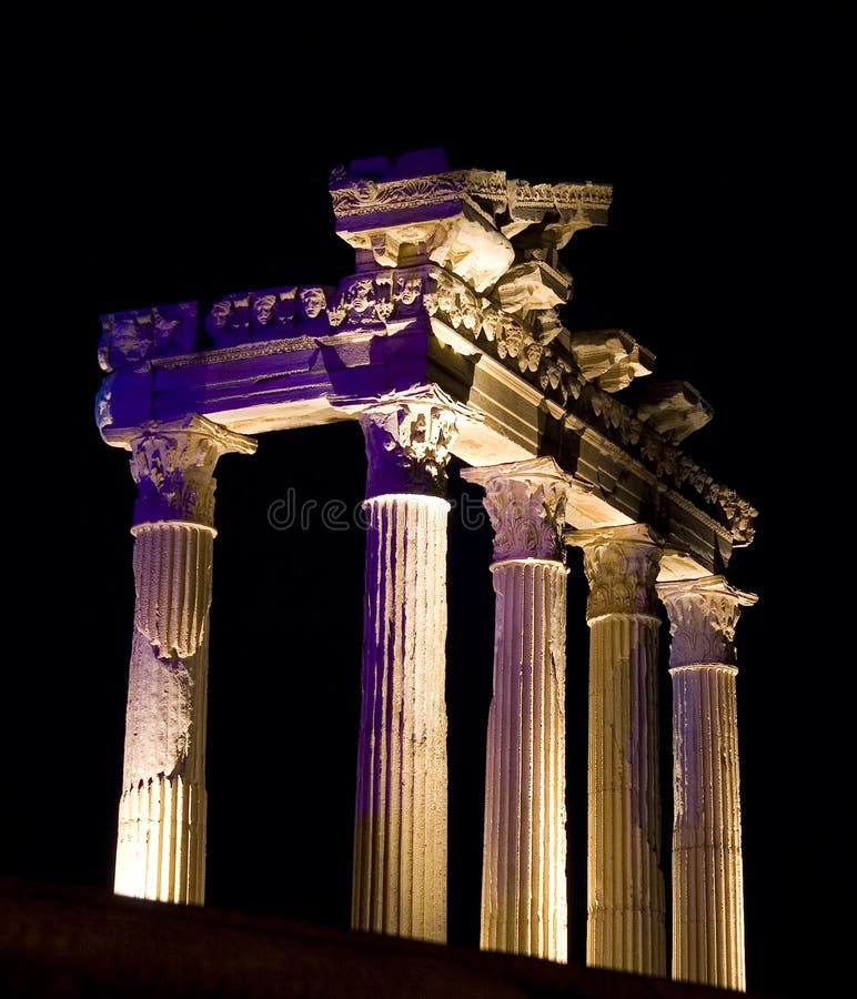 Tempel van Apollo bij nacht, Kant, Turkije stock fotografie Tempel van Apollo bij nacht, Kant, Turkije stock fotografie