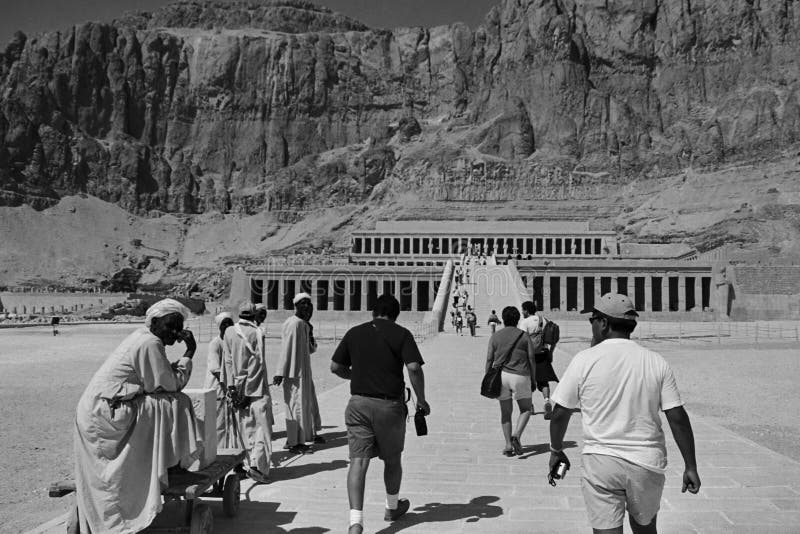 Tempel von Hatshepsut, Ägypten, im Oktober 2002 stockbilder Tempel von Hatshepsut, Ägypten, im Oktober 2002 stockbilder